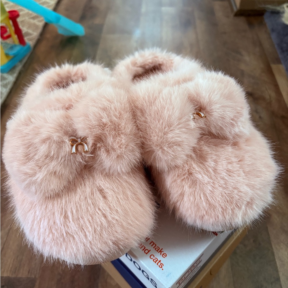 Cozy Blush Faux Fur Slippers